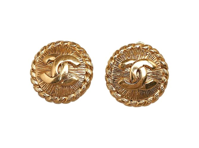 Chanel CC Clip On Earrings Golden Metal ref.1061199 - Joli Closet