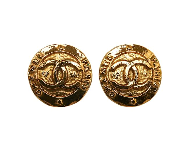 Chanel CC Clip On Earrings Golden Metal ref.1063653 - Joli Closet