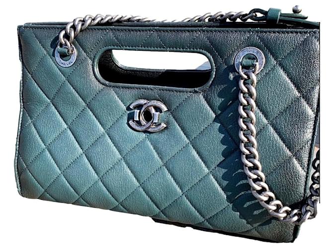 Chanel Verde Escuro Ombré Couro de Cabra Acolchoado Perfect Edge Médio/Bolsa de compras com alça grande.  ref.1064675