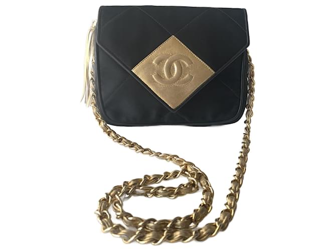 Chanel Handbags Black Gold hardware Leather Cloth Metal  ref.1066439