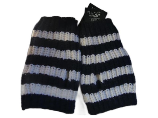 Gucci Wool Mittens Black and White Size M