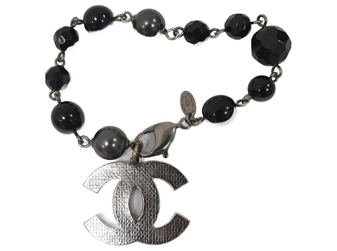 Bracciale Chanel CC color argento con perle finte grigie e nere Metallo  ref.1067383