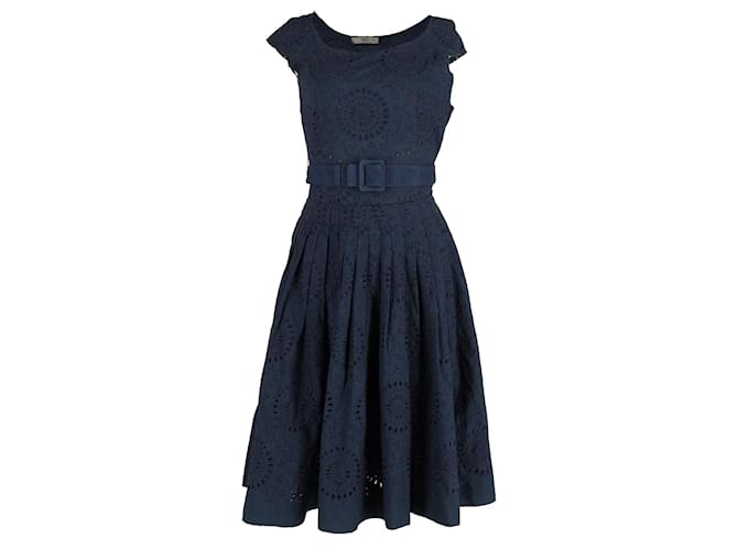 Prada Broderie Anglaise Kleid mit Gürtel aus marineblauer Baumwolle  ref.1069704