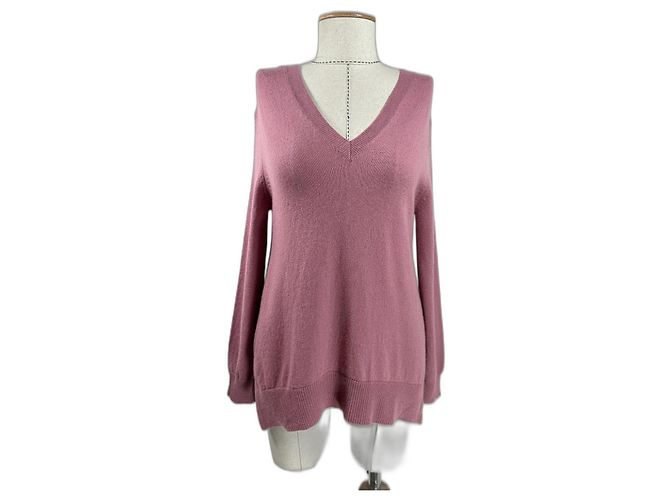 Autre Marque Rosa Kaschmir Pullover mit V Ausschnitt und Rosen Detail Pink