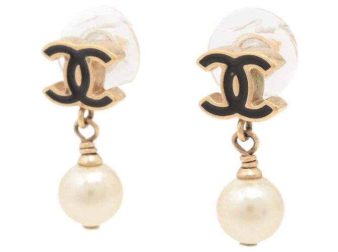 Chanel Orecchini a goccia con perle CC placcate in oro D'oro