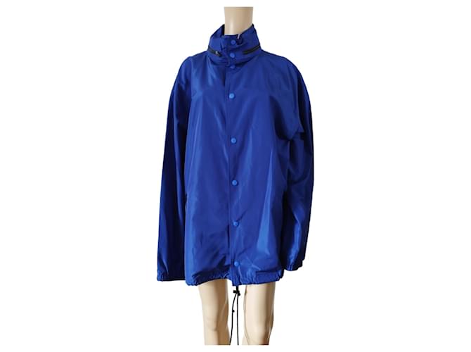 Raincoat Balenciaga en nylon bleu Synthétique  ref.1074226