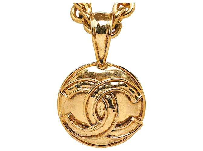 Collana con ciondolo tondo CC in oro Chanel D'oro Metallo Placcato in oro  ref.1075412