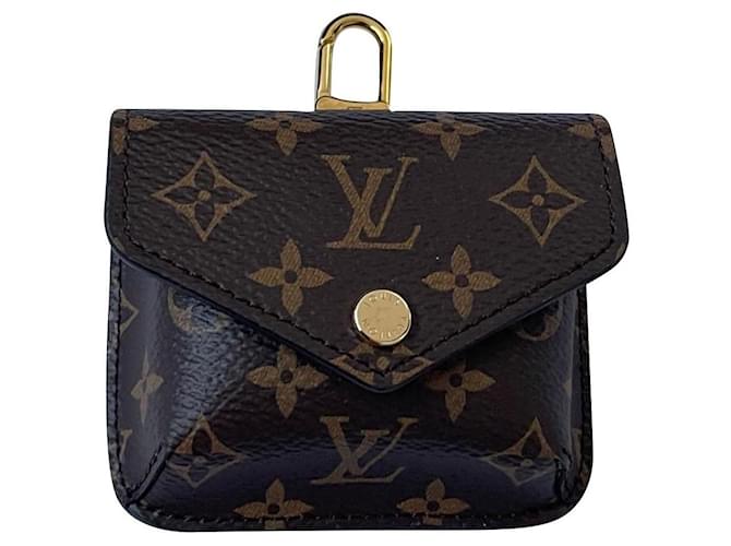 Louis Vuitton Bourses, portefeuilles, cas Tissu Marron  ref.721209