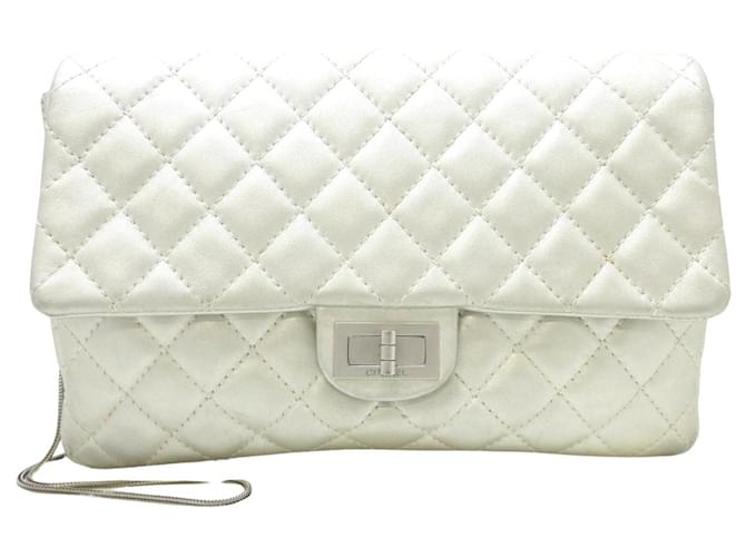 Timeless Chanel 2.55 Silvery Leather  ref.1076932
