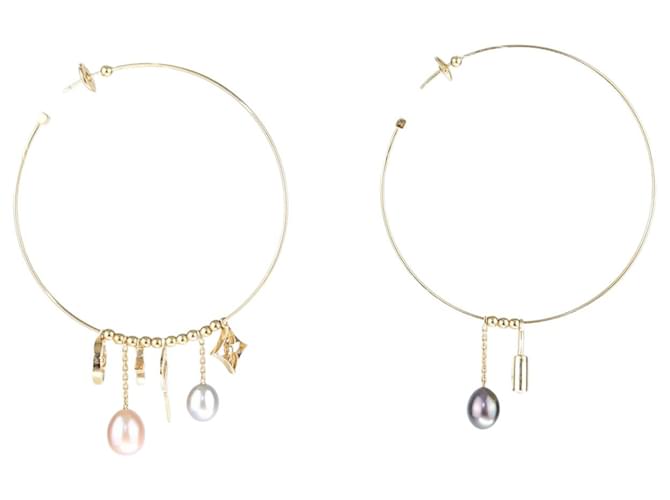 Louis Vuitton Pendientes de aro con monograma de perlas doradas Dorado Metal  ref.1077590