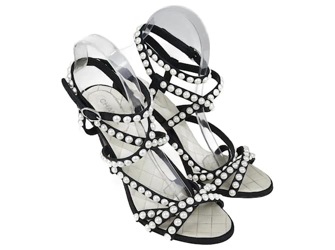 Chanel Colore: Nero/Sandali con cinturino impreziositi da perle finte bianche Tela  ref.1077668