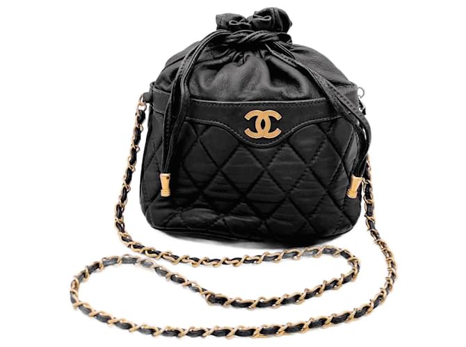 Chanel Cubo cruzado con cordón Negro Cuero  ref.1078300