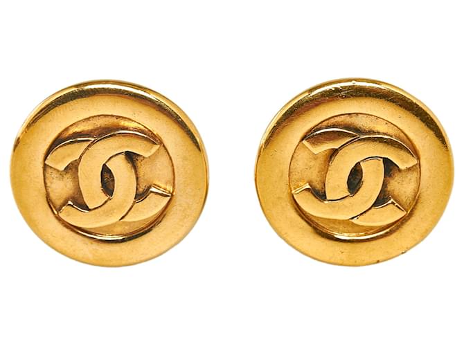 Chanel Gold CC Clip On Earrings Golden Metal Gold-plated  ref.1078954
