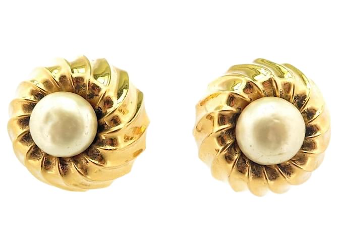 VINTAGE CHANEL ROUND PEARL EARRINGS WITH GOLD METAL CLIPS EARRINGS Golden  ref.1079362