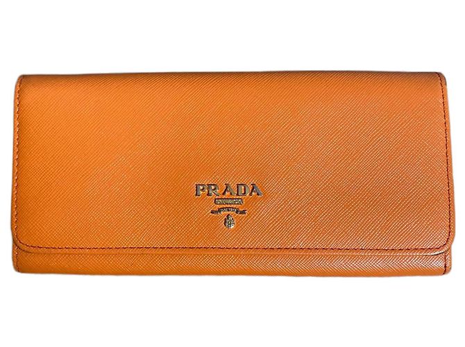 Cartera larga Prada de piel Saffiano naranja