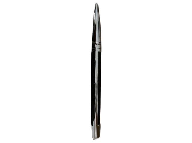St Dupont Ballpoint Challenge pen, REFERENCE : 405674. Silver hardware