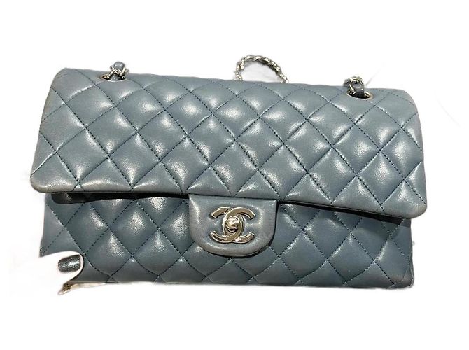 Bolsa de mão Chanel em couro azul