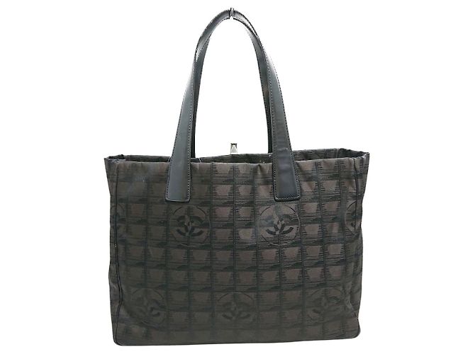 Linea di viaggio Chanel Marrone