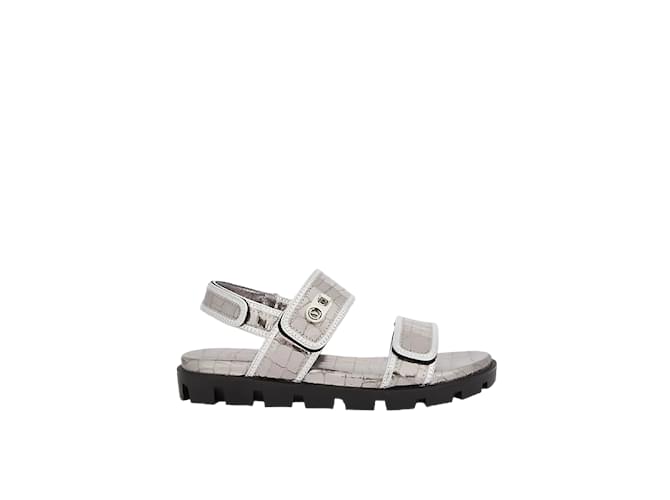 Sandales Dad-Schuhe von Christian Louboutin 39 Silber Lackleder  ref.1081302