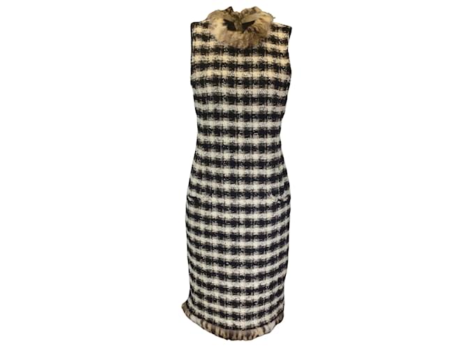 Oscar de la Renta Noir / Blanc / Robe fourreau en tweed sans manches bordée de fourrure marron clair Laine Multicolore  ref.1081453