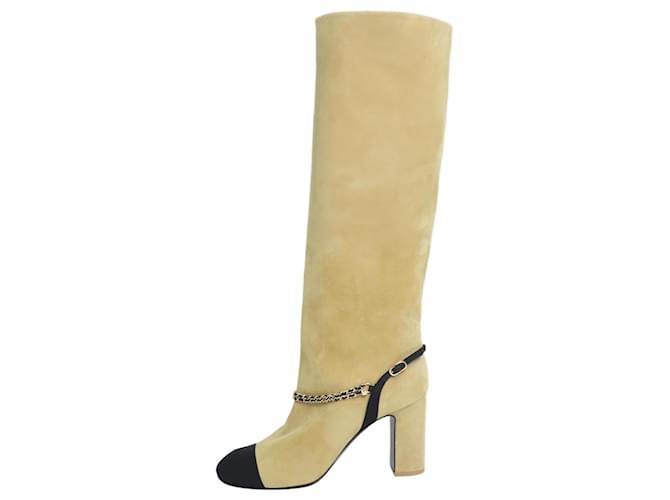 Chanel Neutrale, kniehohe Stiefel aus Wildleder mit Kettendetail – Größe EU 38.5 Schweden  ref.1081696