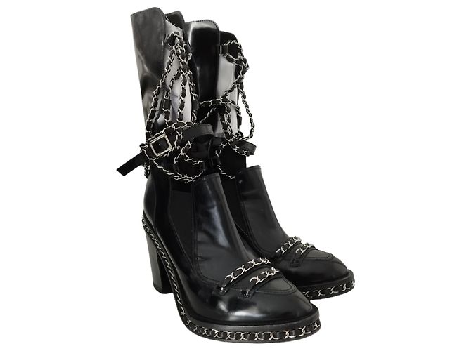 Par de botas Chanel Obsession del desfile de moda de otoño/Invierno 2013-2014 Negro