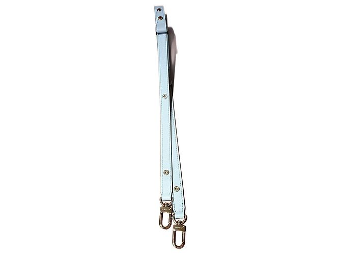 Louis Vuitton Taschenanhänger Hellblau Leder