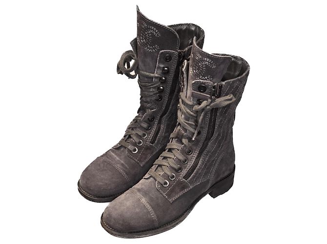 Chanel Combattimento Bot con lacci con logo CC Grigio Grigio antracite Svezia Pelle