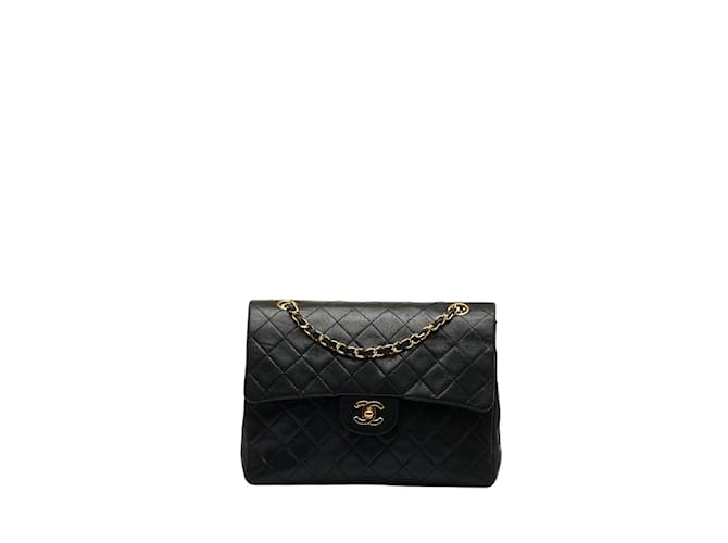 Chanel Bolso de hombro mediano clásico con solapa y forro de Matelasse Negro Cuero  ref.1084400