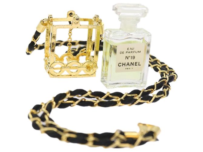 CHANEL Perfume N.19 Necklace Gold Tone CC Auth ar10367b