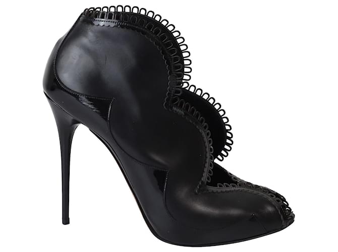 Alexander McQueen Scalloped Trimmed Peep-Toe Pumps in Black Leather  ref.1089319