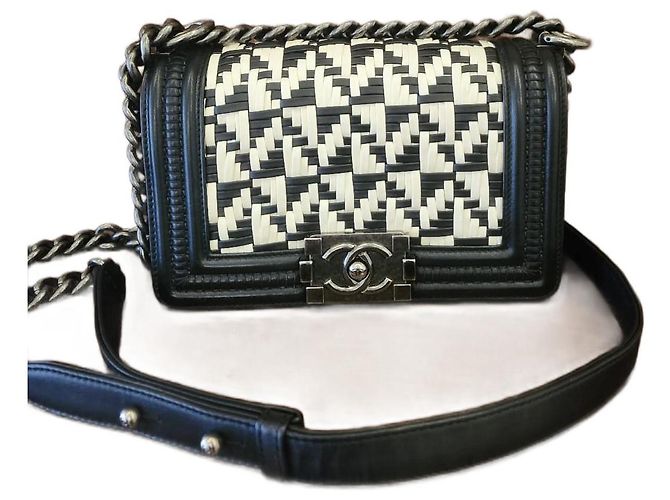 Chanel Bolso Mini Boy de Cuero Negro
