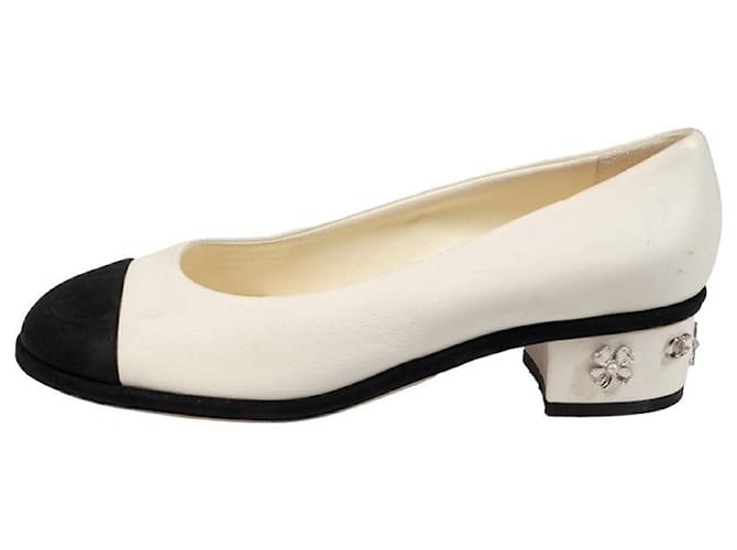 Chanel Zapatillas de ballet Negro Crudo Cuero Gamuza  ref.1091585