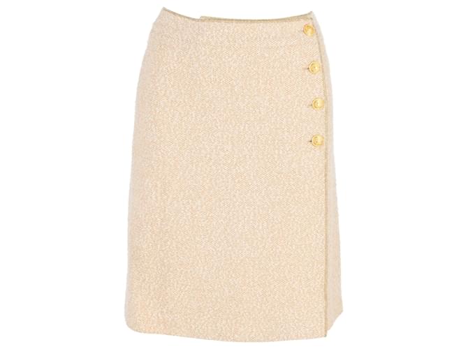 Jupe portefeuille à boutons dorés Chanel en laine crème Blanc Écru  ref.1092139
