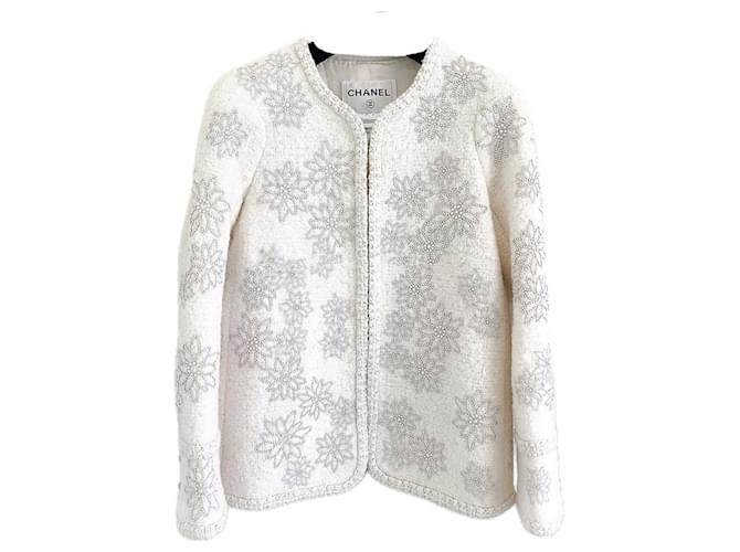 Chanel Paris / Salzburg Edelweiss Tweed Jacket Cream  ref.1092786
