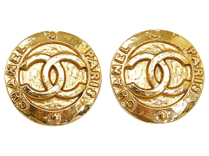 Boucles d'oreilles clips Chanel Gold CC Métal Plaqué or Doré  ref.1093224