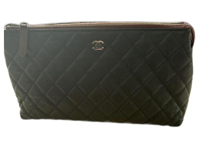 Chanel clutches Black Leather  ref.1093791