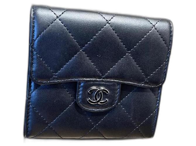 Chanel carteras Negro Cuero  ref.1098418