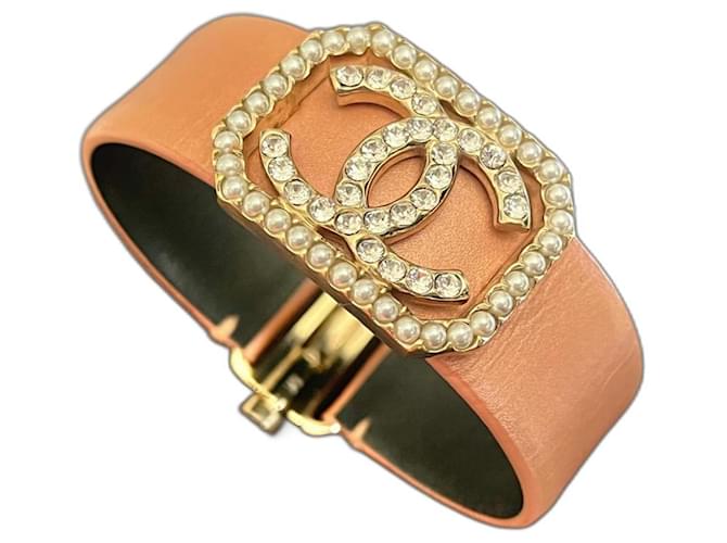Chanel leather bracelet, Golden metal, faux pearls and rhinestones Pink  ref.1101538
