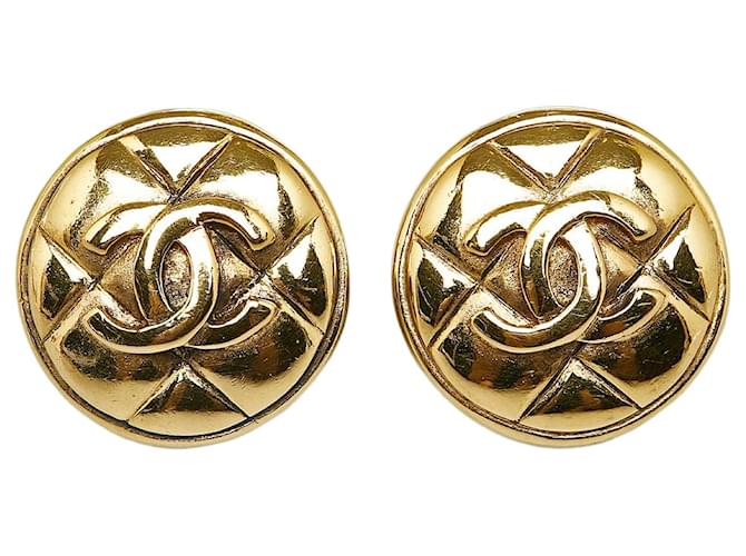 Chanel Gold CC Clip On Earrings Golden Metal Gold-plated  ref.1101740