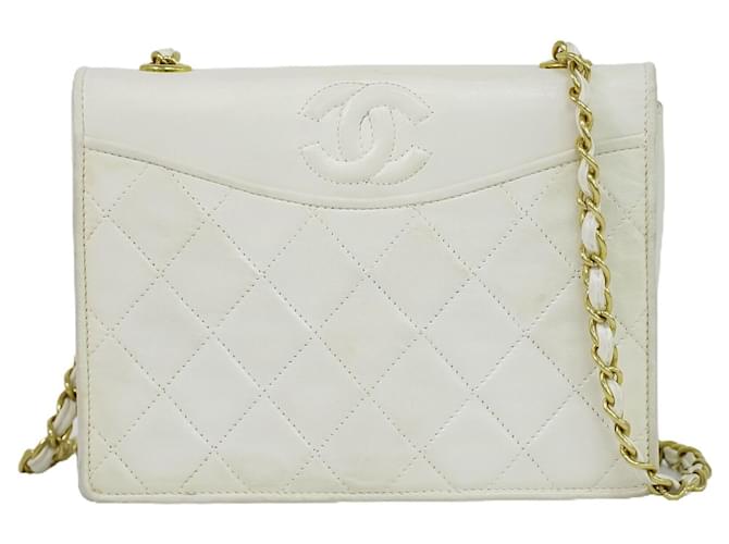 Timeless Chanel Matelassé White Leather  ref.1102381