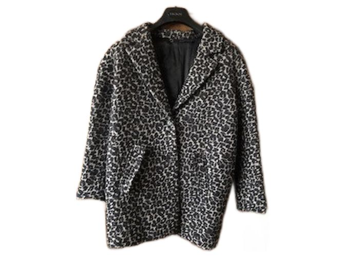 Abrigo Ikks de lana estampado leopardo negro beige Estampado de leopardo