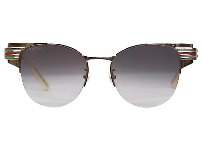 Gucci Óculos de sol com detalhe de listra dourada Dourado  ref.1103326