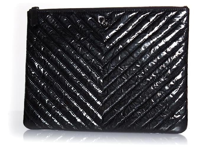 Chanel, patent leather chevron zip O case Black  ref.1104313