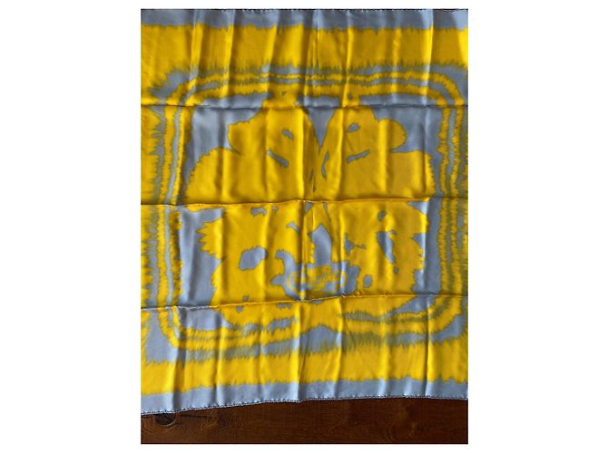 Hermès Brides de Gala Wash Square Giallo