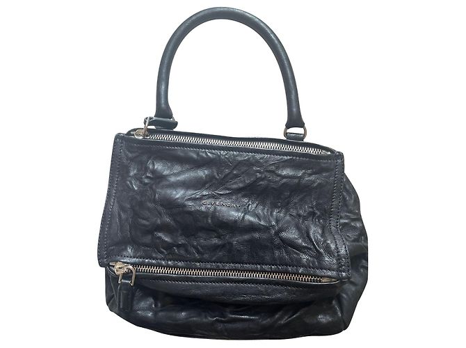 Bolsa média Givenchy Pandora em couro preto