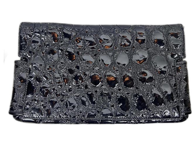 Givenchy Clutch aus schwarzem Lackleder