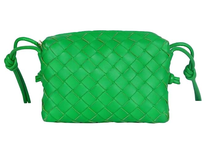 Bottega Veneta Bolsa transversal mini loop de couro intrecciato verde  ref.1106608