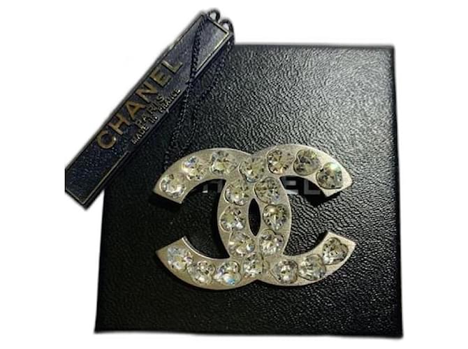 Chanel CC silver brooch with silver zircons Silvery Metal  ref.1107034