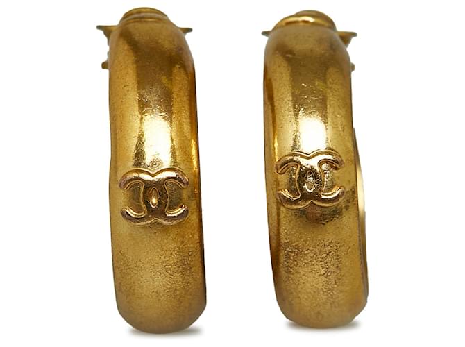 Boucles d'oreilles créoles Chanel CC dorées Métal Plaqué or  ref.1107288